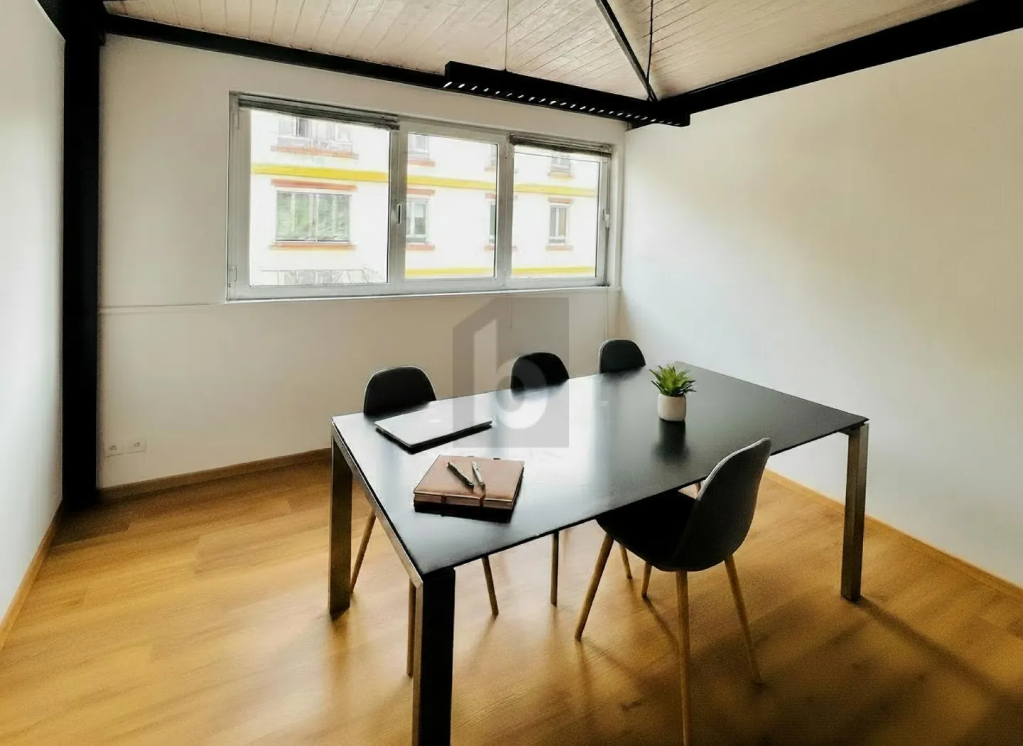 ESPACE DE TRAVAIL MODERNE ET INSPIRANT - Photo 2 of 6