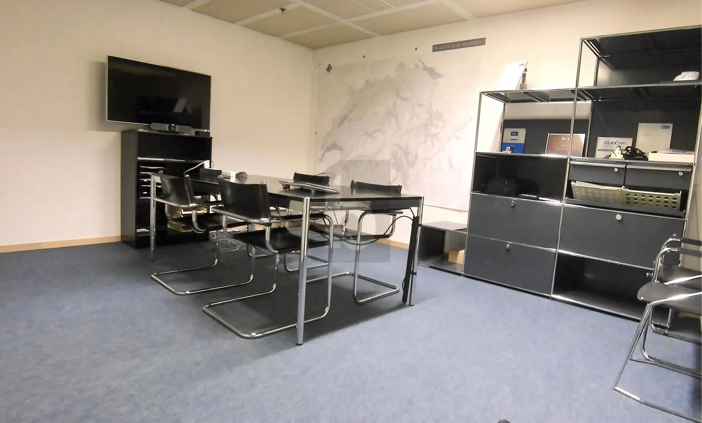 BUREAU LUMINEUX ET SPACIEUX - Photo 3 of 4