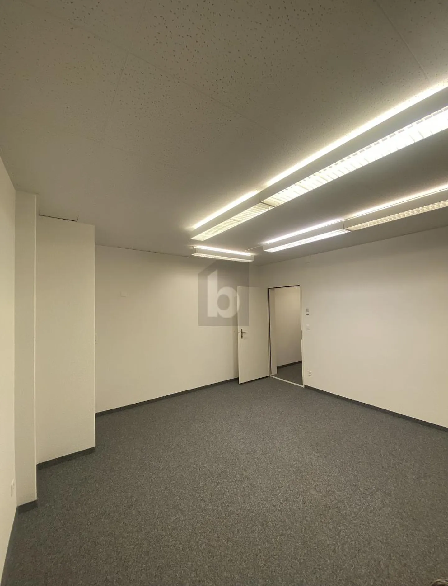 MODERN AN TOP LAGE - Photo 1 sur 5