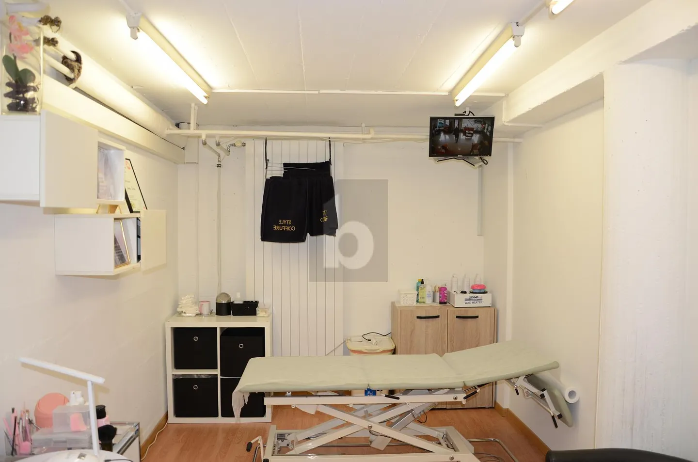 BIEN SITUÉ ET COMPLÈTEMENT ÉQUIPÉ - Photo 3 sur 4