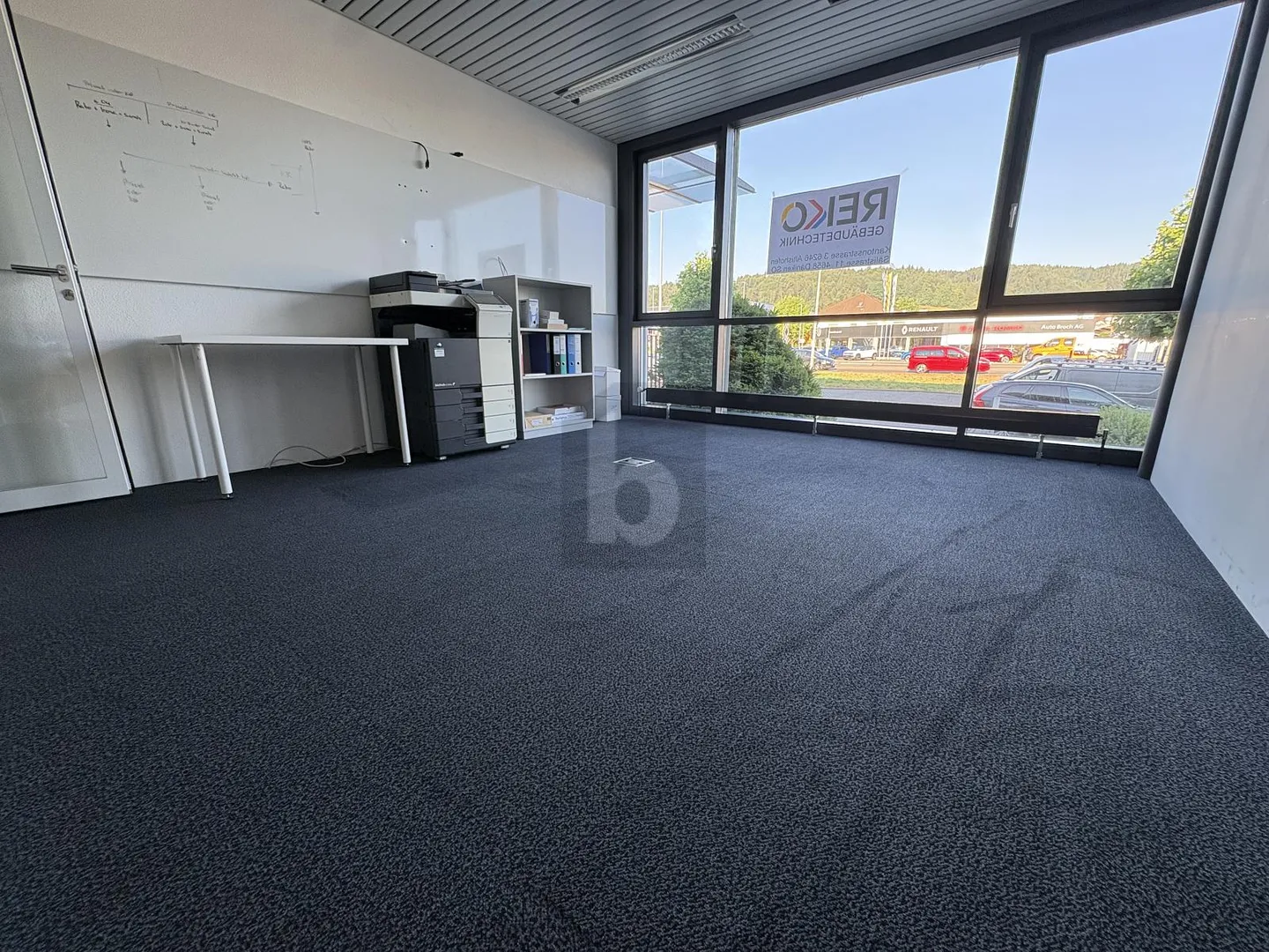 REPRÄSENTATIV MIT GLASFRONT - Foto 3 von 6