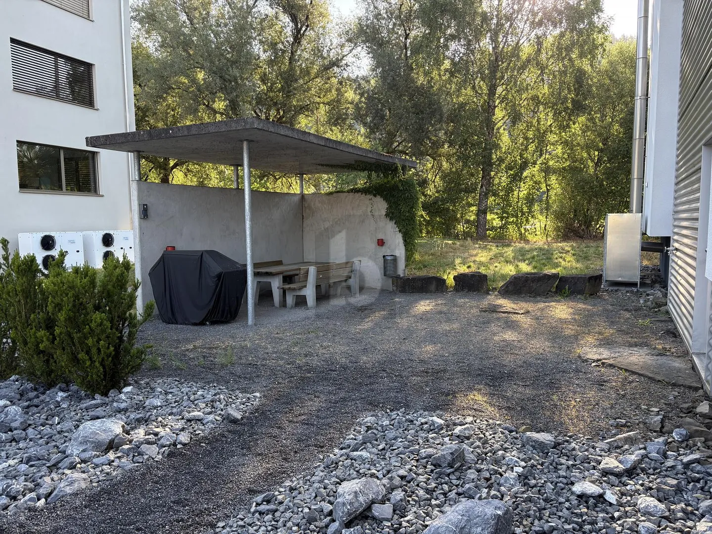 REPRÄSENTATIV MIT GLASFRONT - Foto 5 von 6