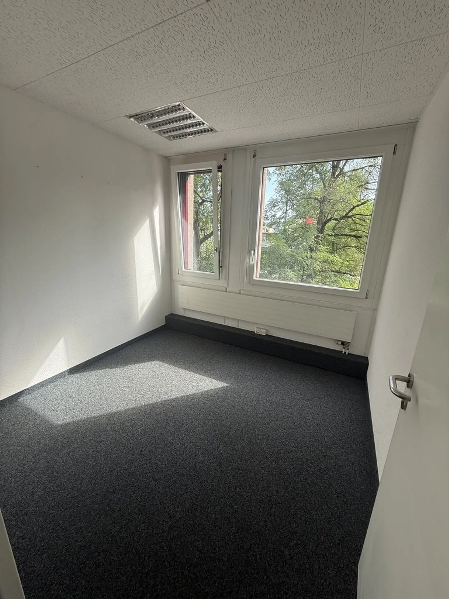 208 m2 Office Space in the Center of Wohlen - Photo 3 of 6