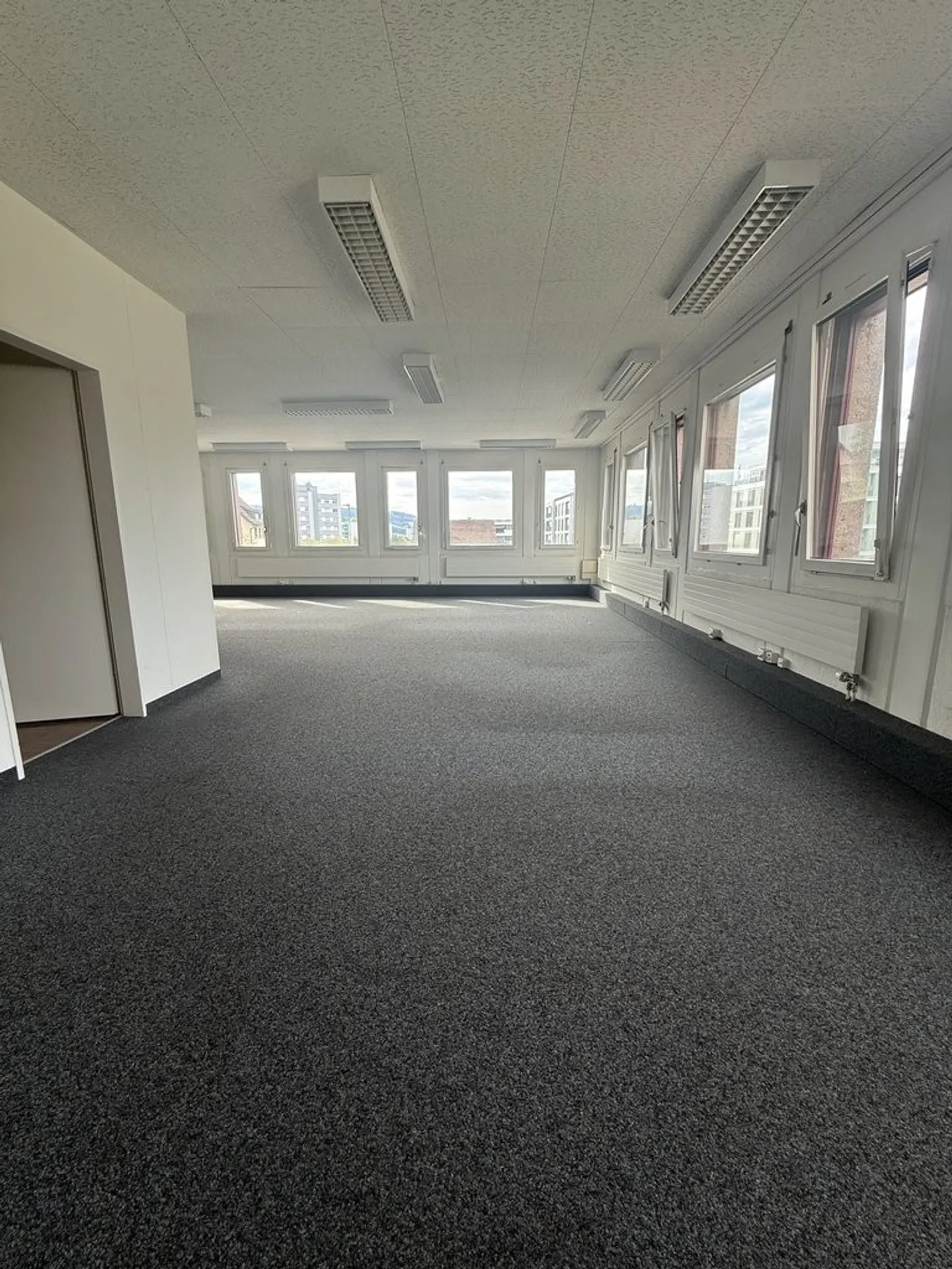 208 m2 Office Space in the Center of Wohlen - Photo 2 of 6