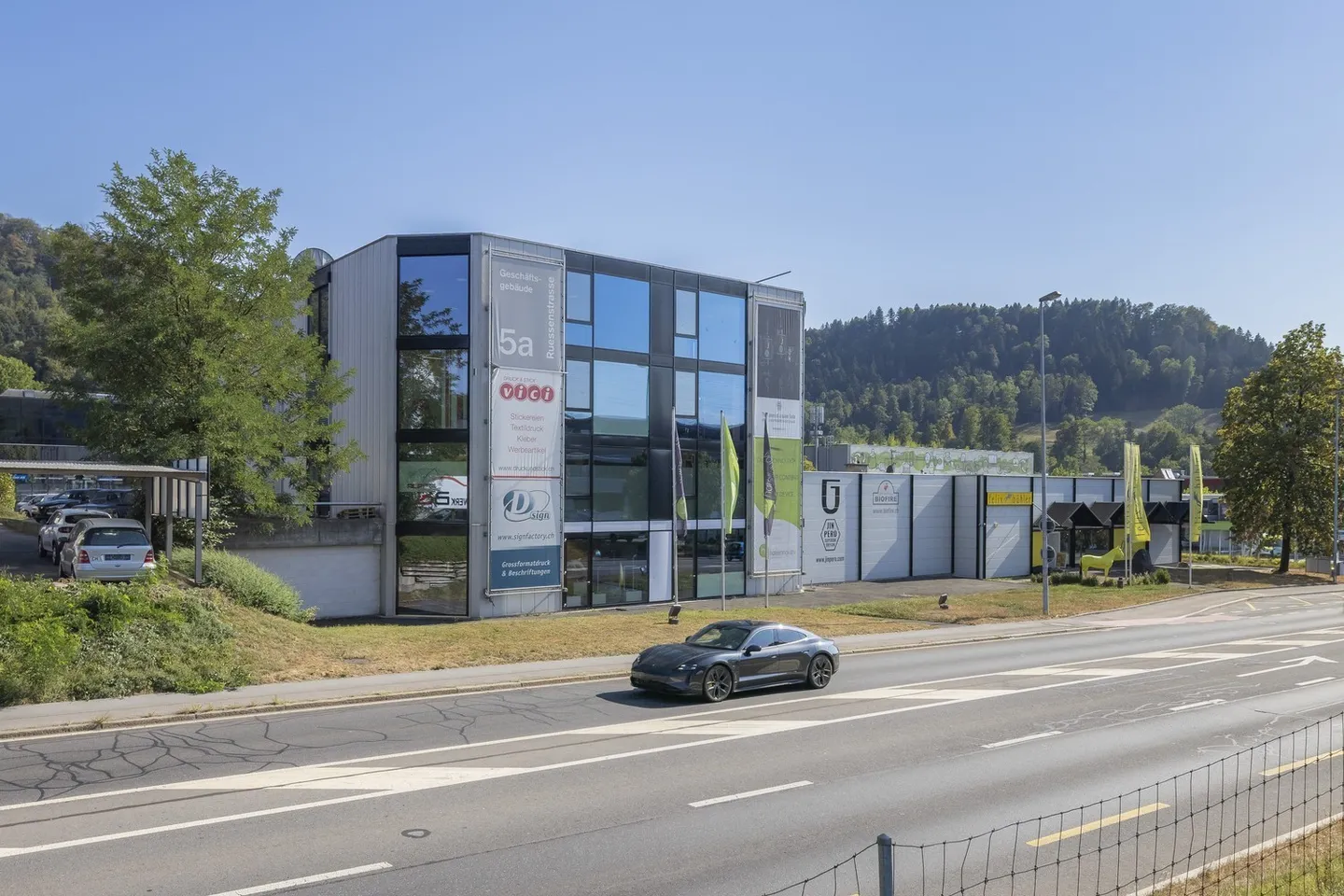 Ausgebaute und bezugsbereite Büro- und Gewerbeflächen - Photo 1 of 5