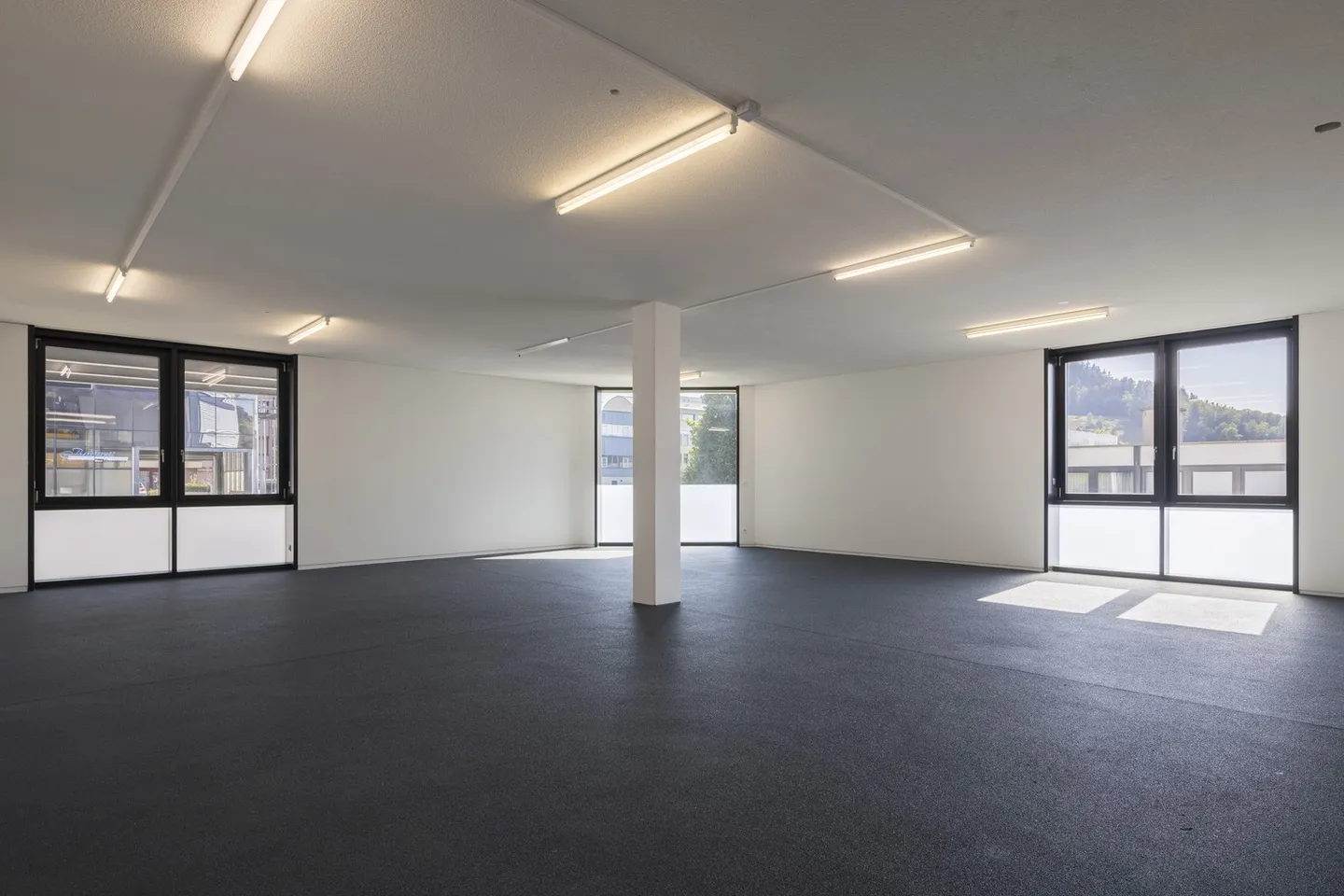 Ausgebaute und bezugsbereite Büro- und Gewerbeflächen - Photo 2 of 9