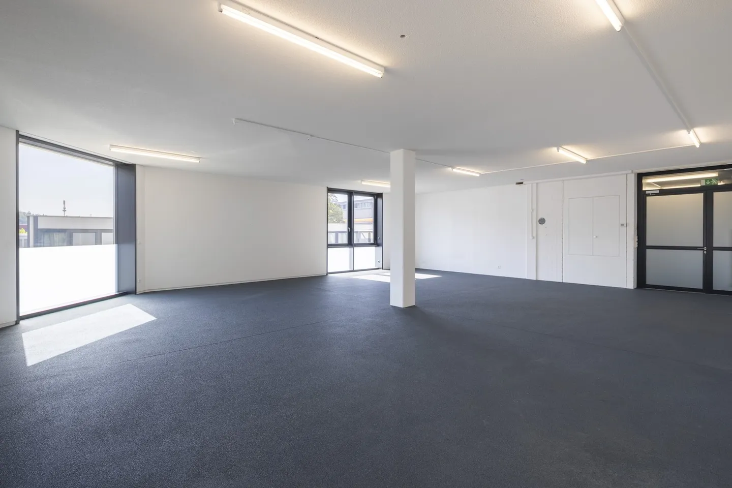 Ausgebaute und bezugsbereite Büro- und Gewerbeflächen - Photo 3 of 9