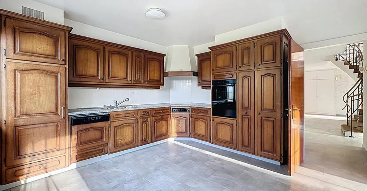 Bel appartement de 7 pièces avec jardin privatif - Photo 5 sur 13