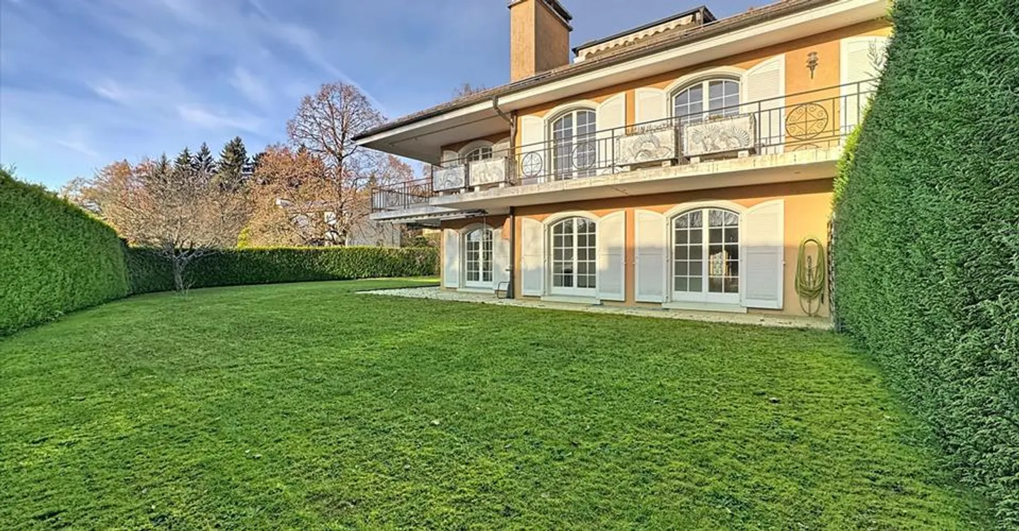 Bel appartement de 7 pièces avec jardin privatif - Photo 3 sur 13