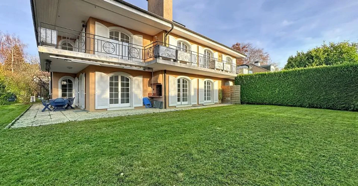 Bel appartement de 7 pièces avec jardin privatif - Photo 2 sur 13