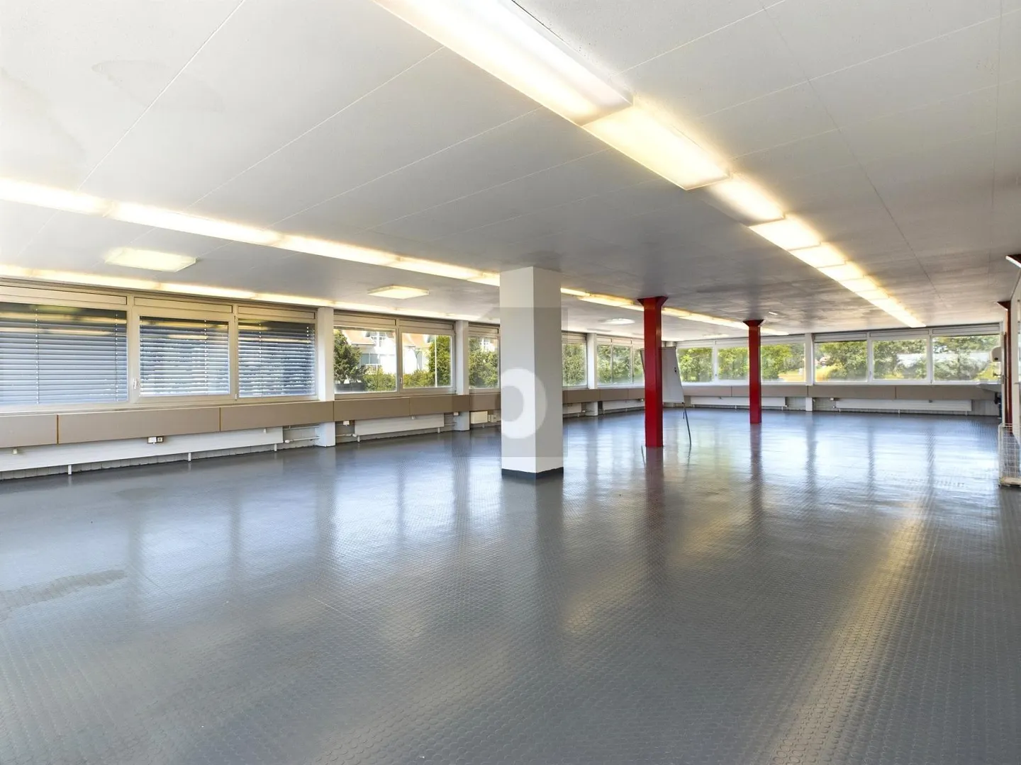 AN ZENTRALER LAGE NAHE AUTOBAHN! - Foto 2 von 6