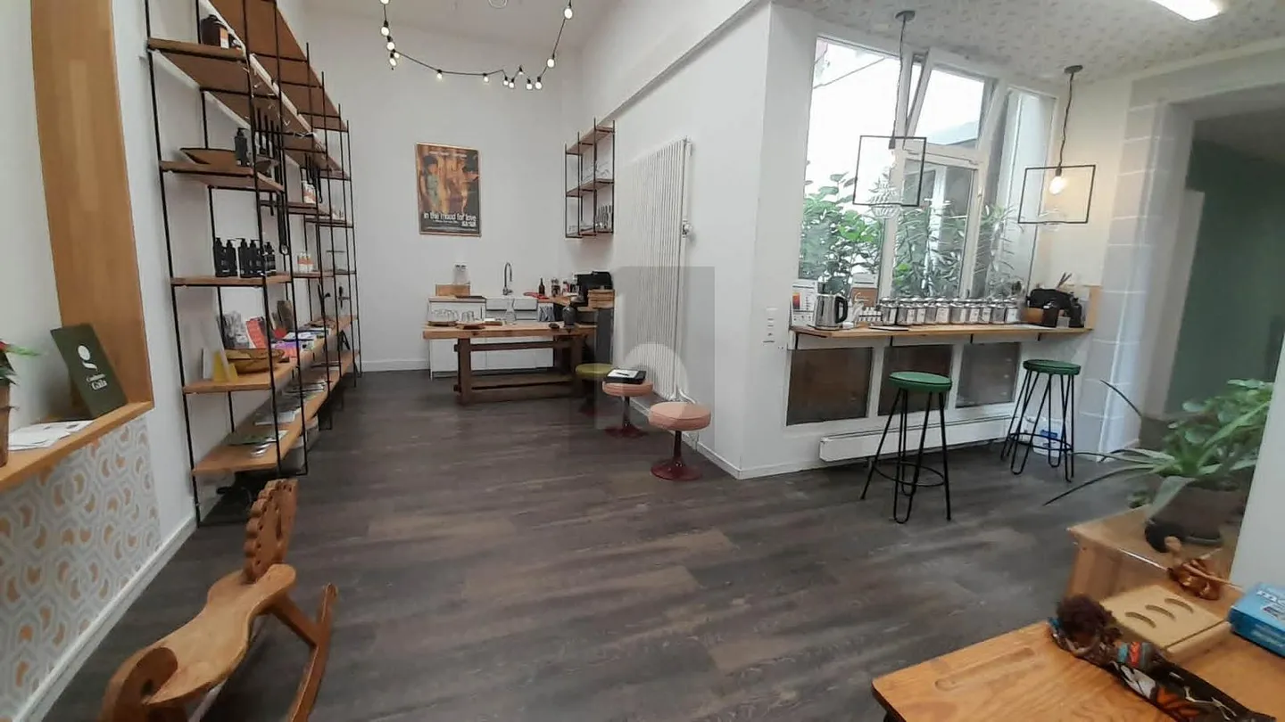ESPACE COMMERCIAL LUMINEUX ET MODERNE - Foto 1 von 6