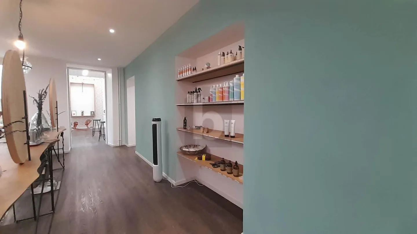 ESPACE COMMERCIAL LUMINEUX ET MODERNE - Foto 4 von 6