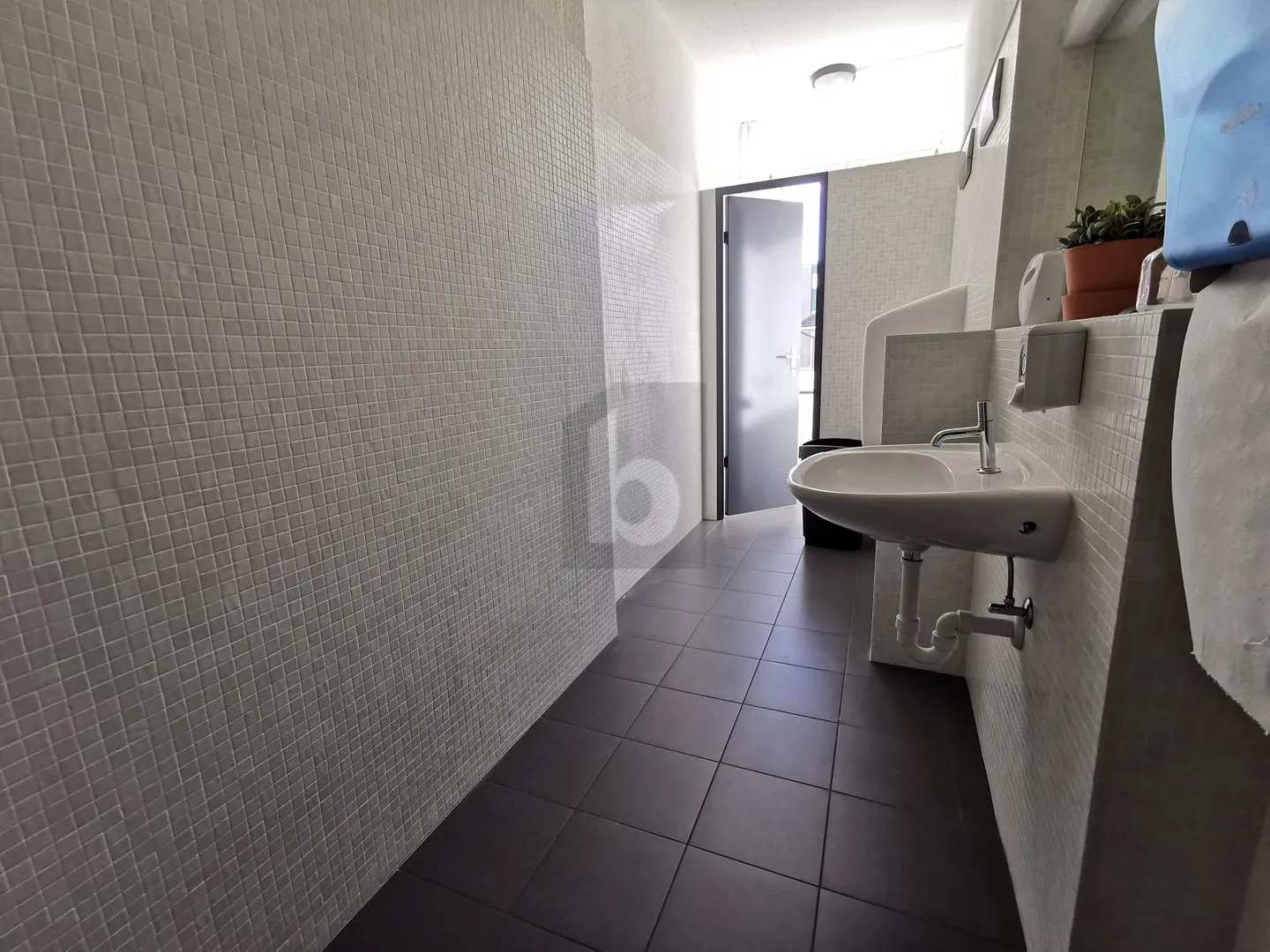 ZENTRALE LAGE, VIELE NUTZUNGSMÖGLICHKEITEN - Photo 5 sur 6