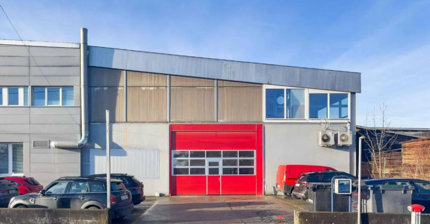Atelier - logistique avec grande hauteur et mezzanine – Meyrin - Photo 9 of 10