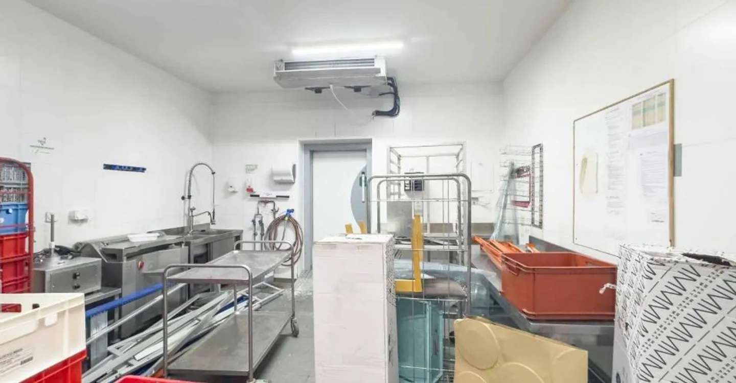 Atelier - logistique avec grande hauteur et mezzanine – Meyrin - Photo 8 of 10