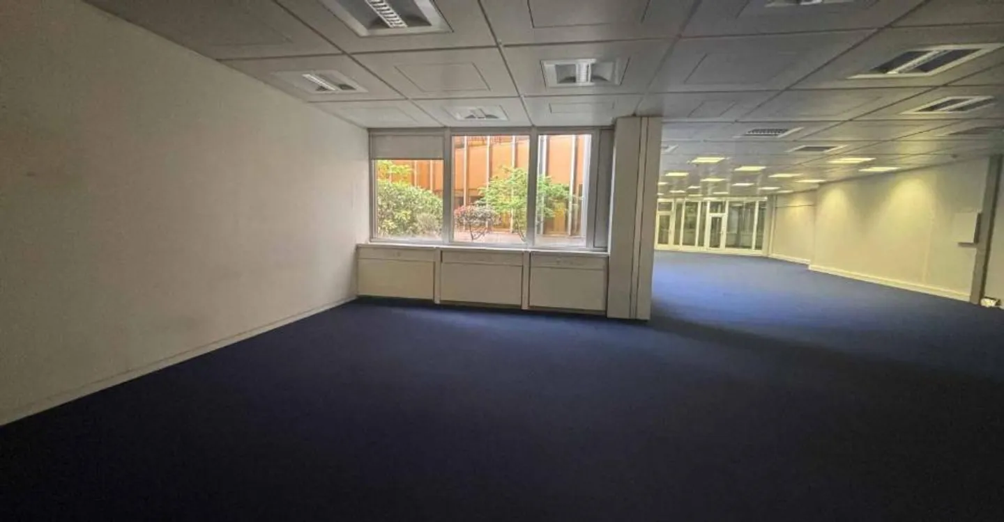 1 381 m² de bureaux à louer – modulables et divisibles à partir de 37 m² - Foto 1 di 12