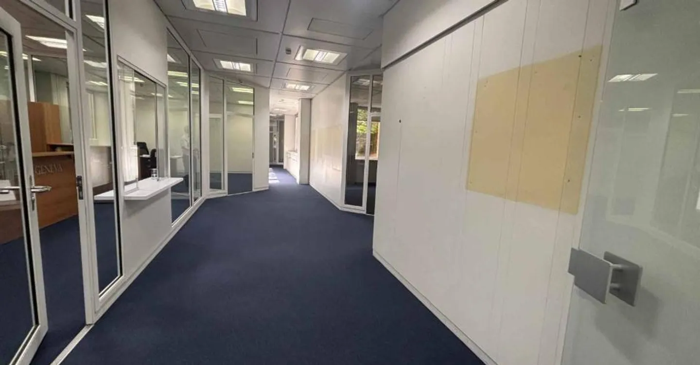 1 381 m² de bureaux à louer – modulables et divisibles à partir de 37 m² - Foto 3 di 12