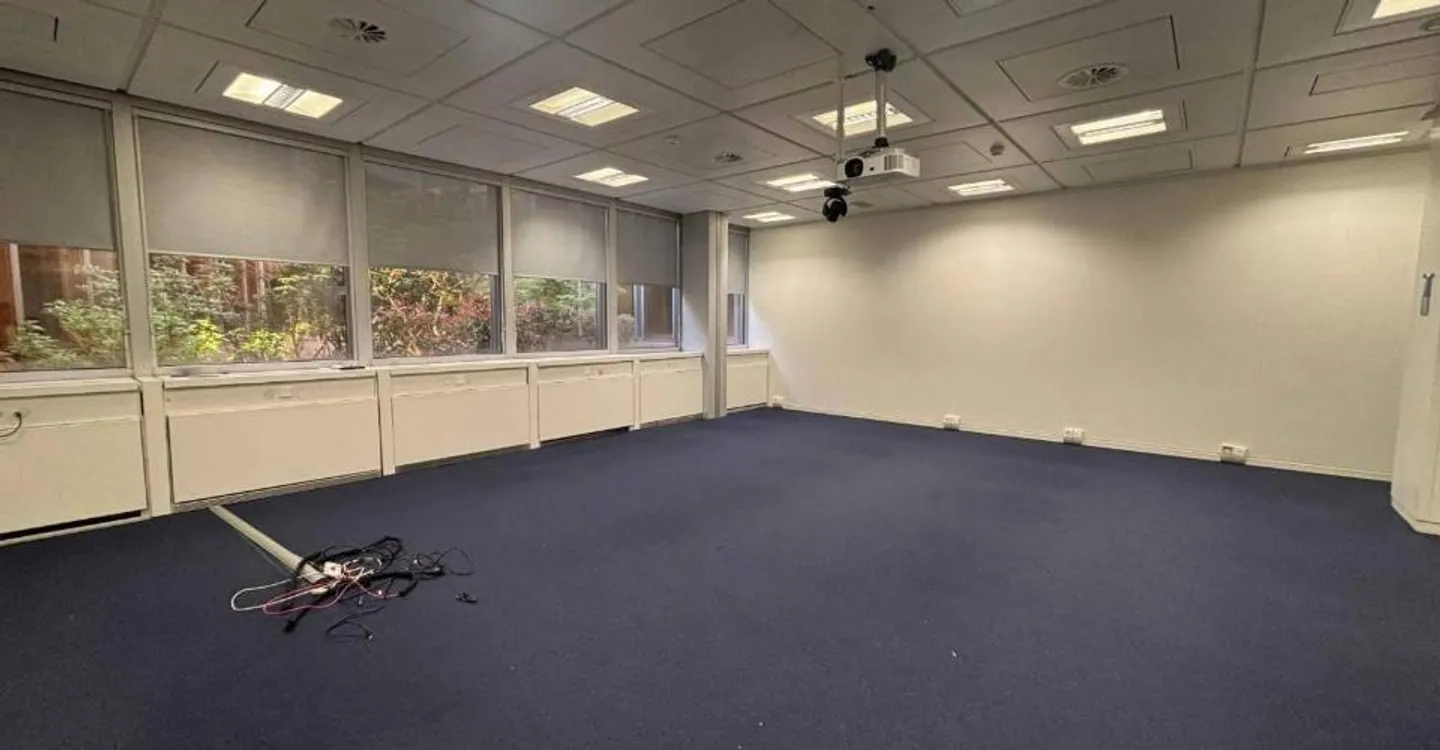1 381 m² de bureaux à louer – modulables et divisibles à partir de 37 m² - Foto 8 di 12