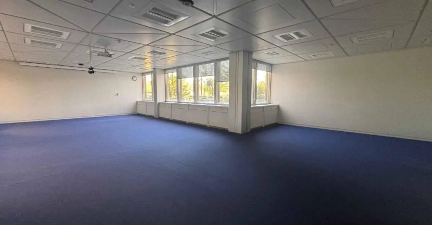 1 381 m² de bureaux à louer – modulables et divisibles à partir de 37 m² - Foto 11 di 12