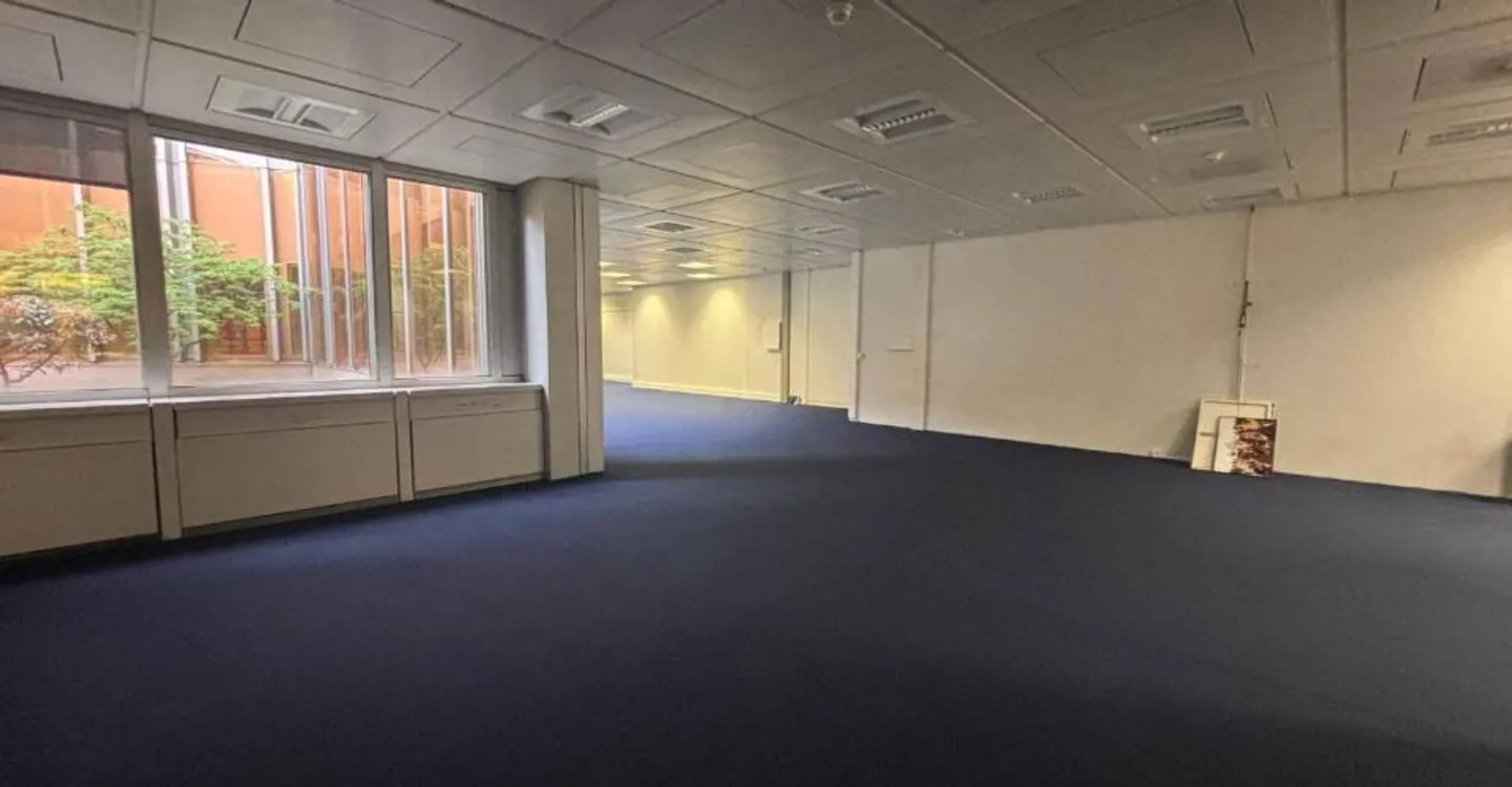 1 381 m² de bureaux à louer – modulables et divisibles à partir de 37 m² - Foto 2 di 12