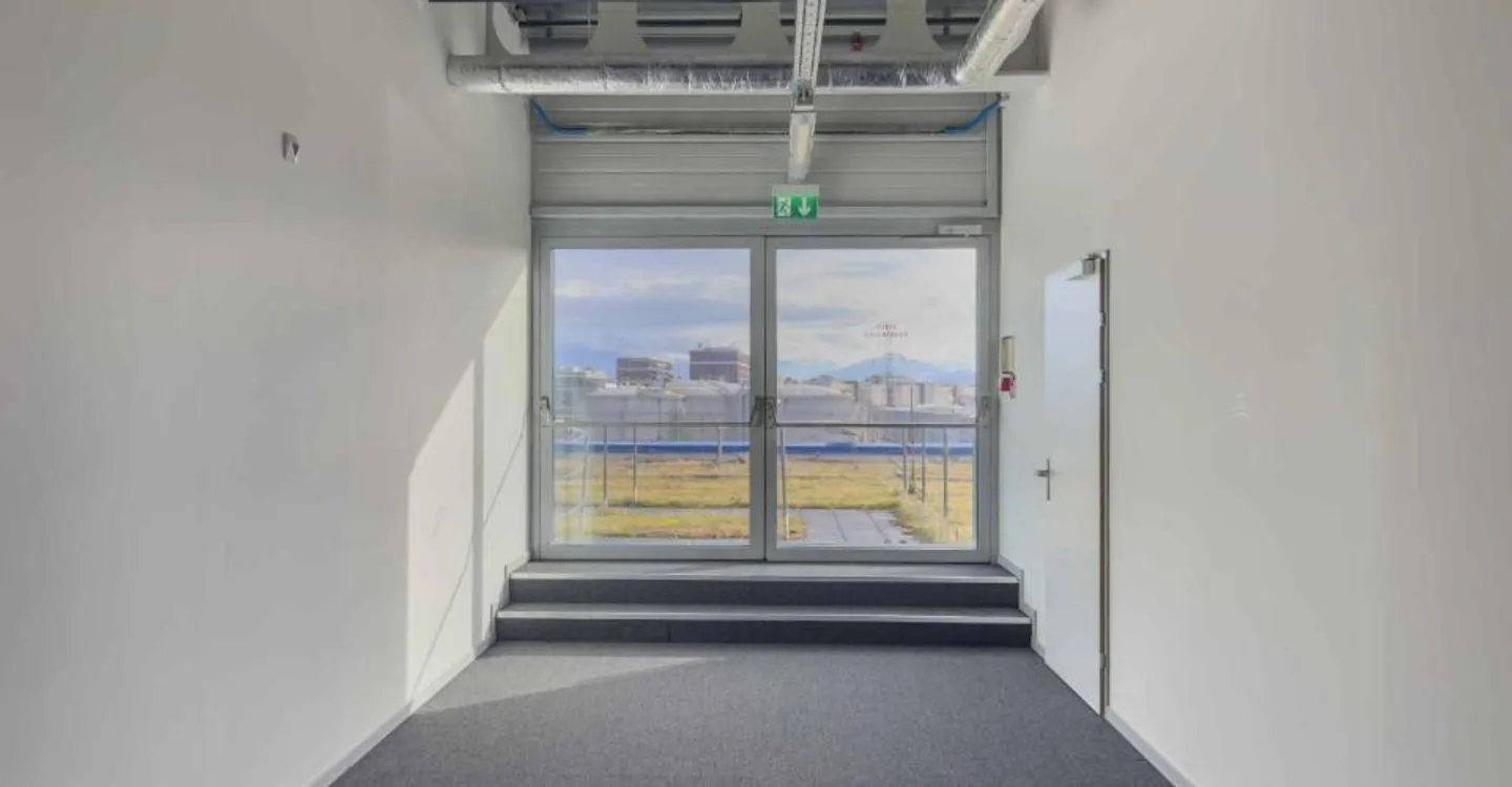 Vernier - Surface de 1309 m2 en attique - Immeuble IKEA - Photo 9 of 11