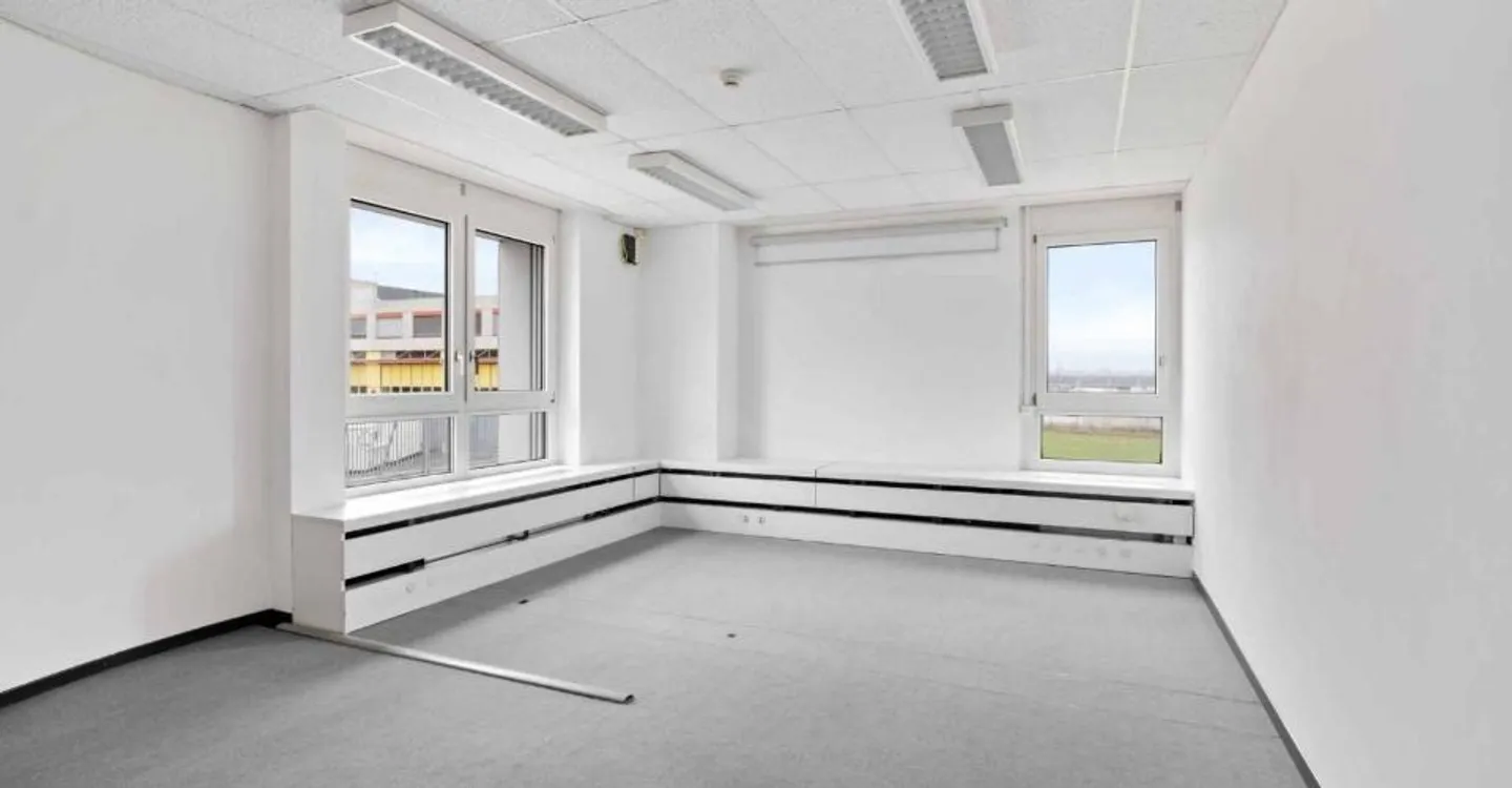 Bureaux de 266m2 lumineux à proximité de l'aéroport et de la Place des Nations - Photo 2 of 6