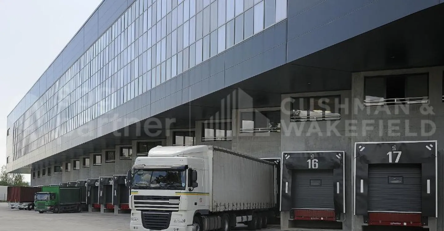 Surfaces logistique à Meyrin (ZIMEYSA) - EK9 - Photo 3 of 13