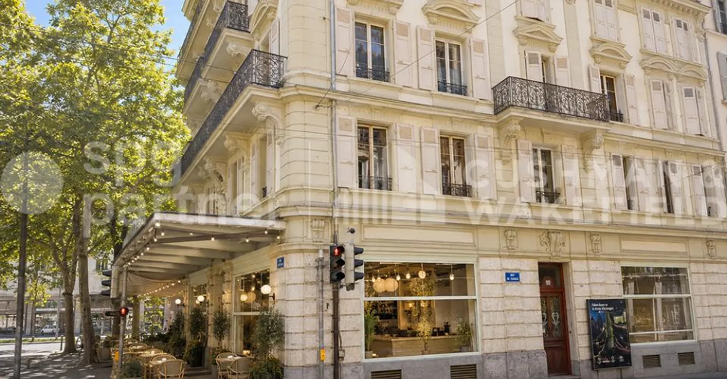 Arcade commerciale équipée de 495 m², vitrine de plain-pied avec terrasse - Tunnel 20 - Foto 3 von 9
