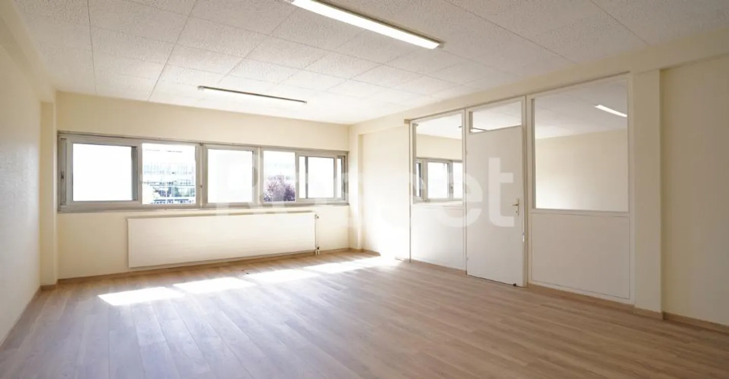 Atelier, showroom et bureaux – à partir d'env. 447 m² - Photo 5 of 6
