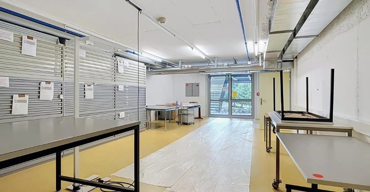 SURFACE COMMERCIALE DE 900 M² ENV. DIVISIBLE AU 1ER ETAGE - Photo 2 of 13