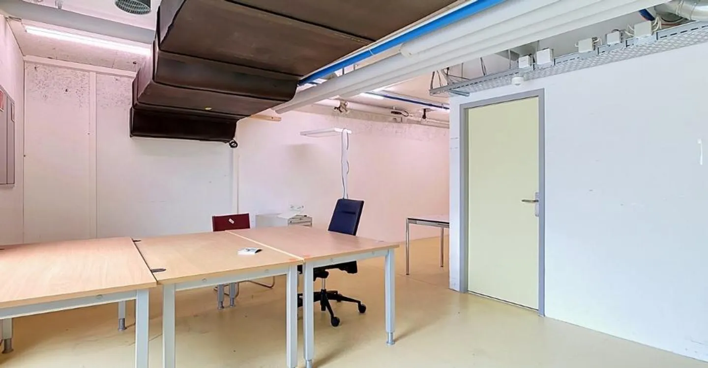 LAGERFLÄCHE 1.130 M² UNGEFÄHR. TEILBAR IM ERDGESCHOSS - Foto 6 von 13
