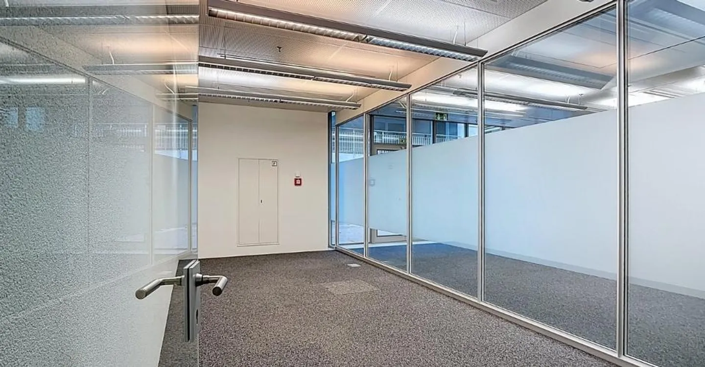 SURFACE COMMERCIALE DE 1450 M² ENV. DIVISIBLE AU REZ-DE-CHAUSSÉE - Photo 5 of 13