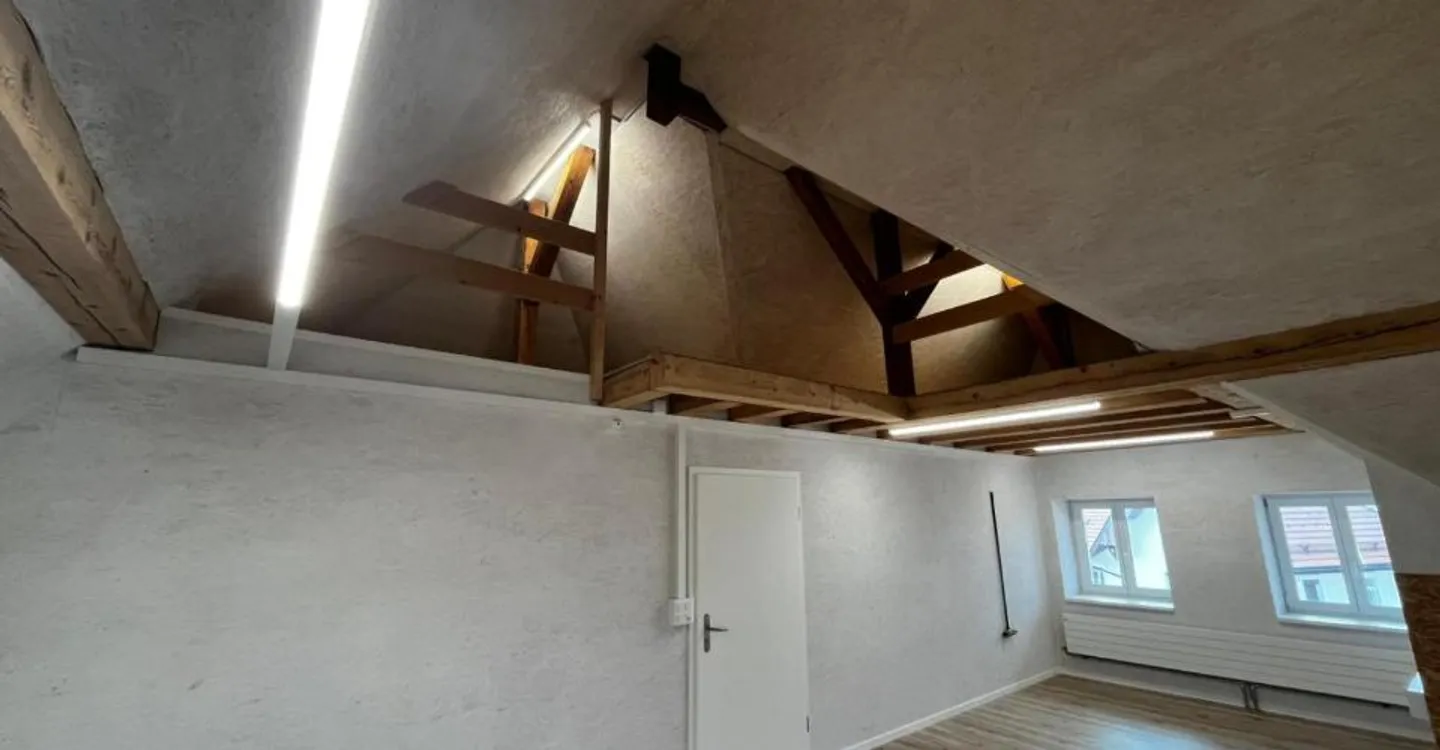 3-room Commercial Property - Photo 3 of 6