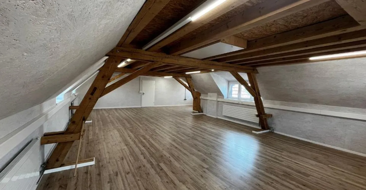 3-room Commercial Property - Photo 2 of 6