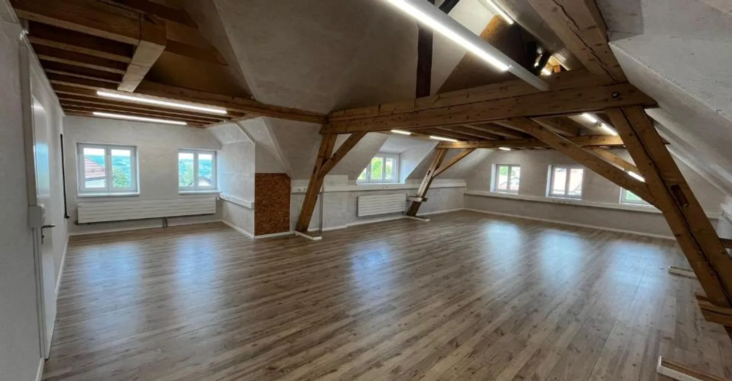3-room Commercial Property - Photo 1 of 6