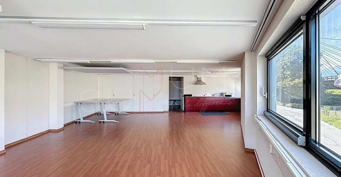 Sion Bureau 45 m² en zone industrielle 2 parkings inclus - Photo 3 sur 7