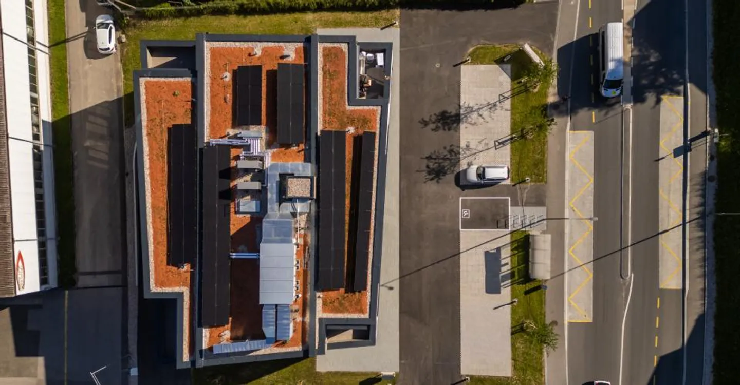 Et si vos bureaux et votre showroom étaient sous le même toit ? - Foto 10 di 13