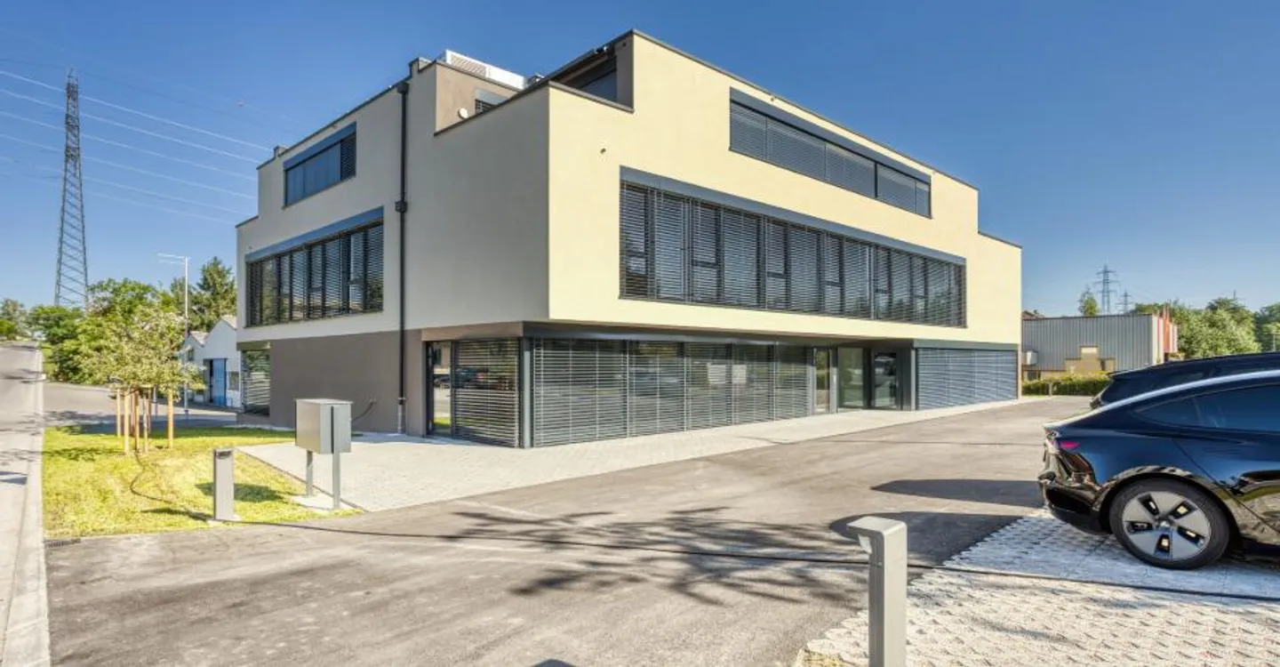 Et si vos bureaux et votre showroom étaient sous le même toit ? - Foto 5 di 13