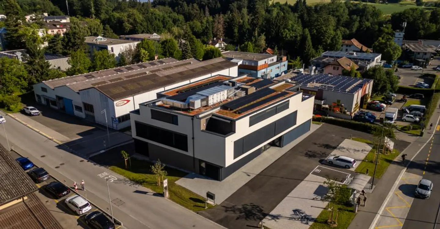 Et si vos bureaux et votre showroom étaient sous le même toit ? - Foto 13 di 13