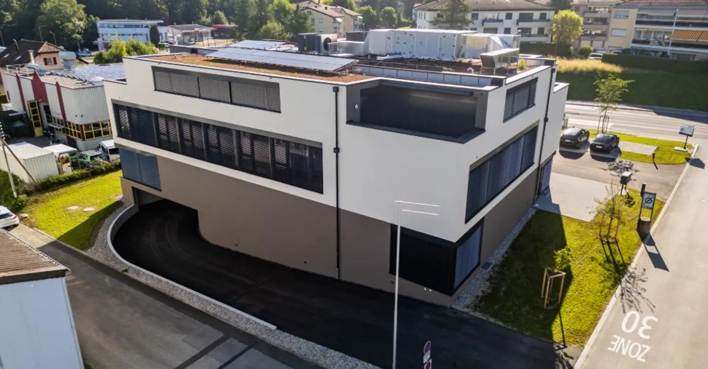 Et si vos bureaux et votre showroom étaient sous le même toit ? - Foto 12 di 13