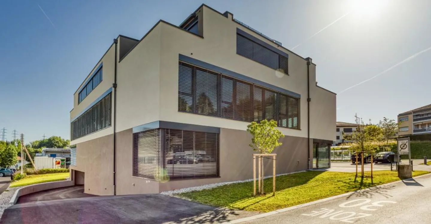Et si vos bureaux et votre showroom étaient sous le même toit ? - Foto 9 di 13
