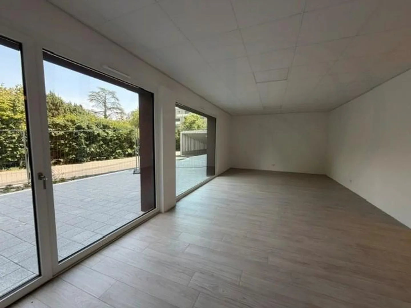 Arcade of 55 m2 on the ground floor - Photo 3 of 9