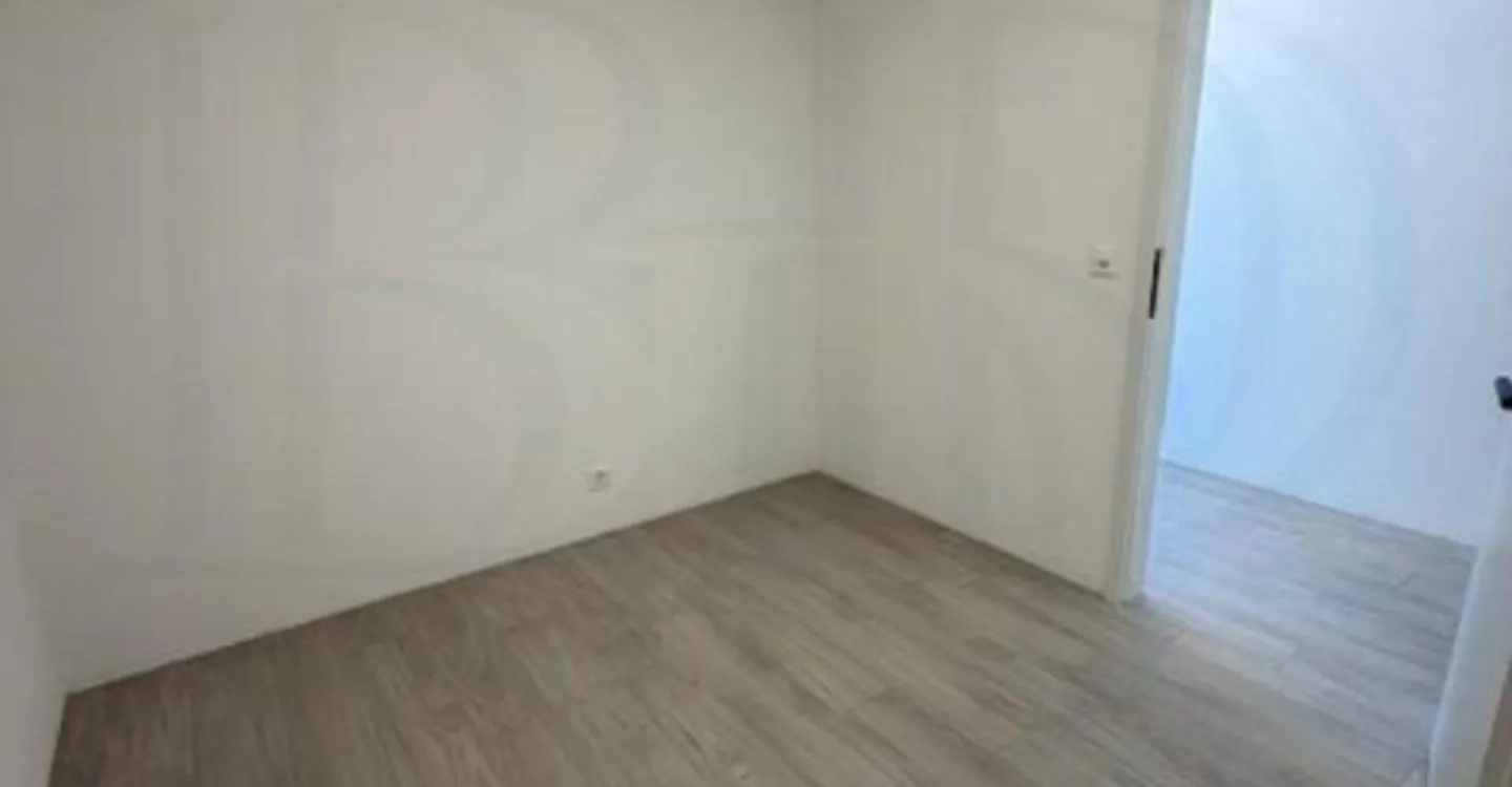 Arcade of 55 m2 on the ground floor - Photo 7 of 9