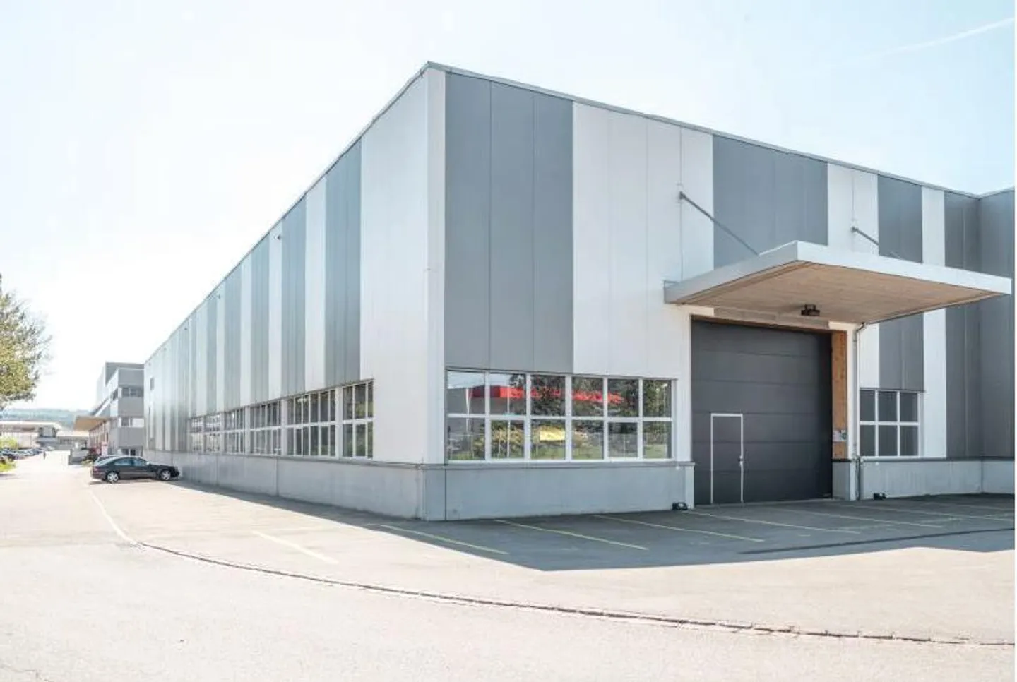 Top Industriehalle mit LKW-Rampen &amp; Büroflächen in Kleindöttingen - Photo 1 of 13