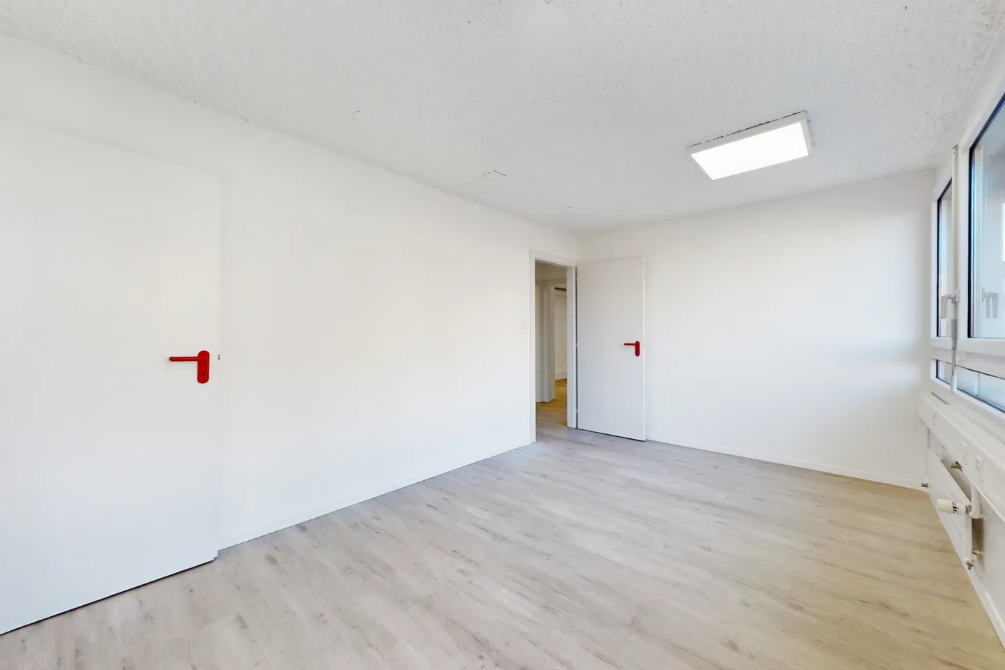 Bureaux fonctionnels et lumineux à proximité immédiate de la gare - Photo 5 of 10