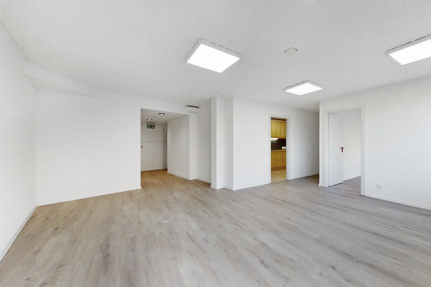 Bureaux fonctionnels et lumineux à proximité immédiate de la gare - Photo 7 of 10