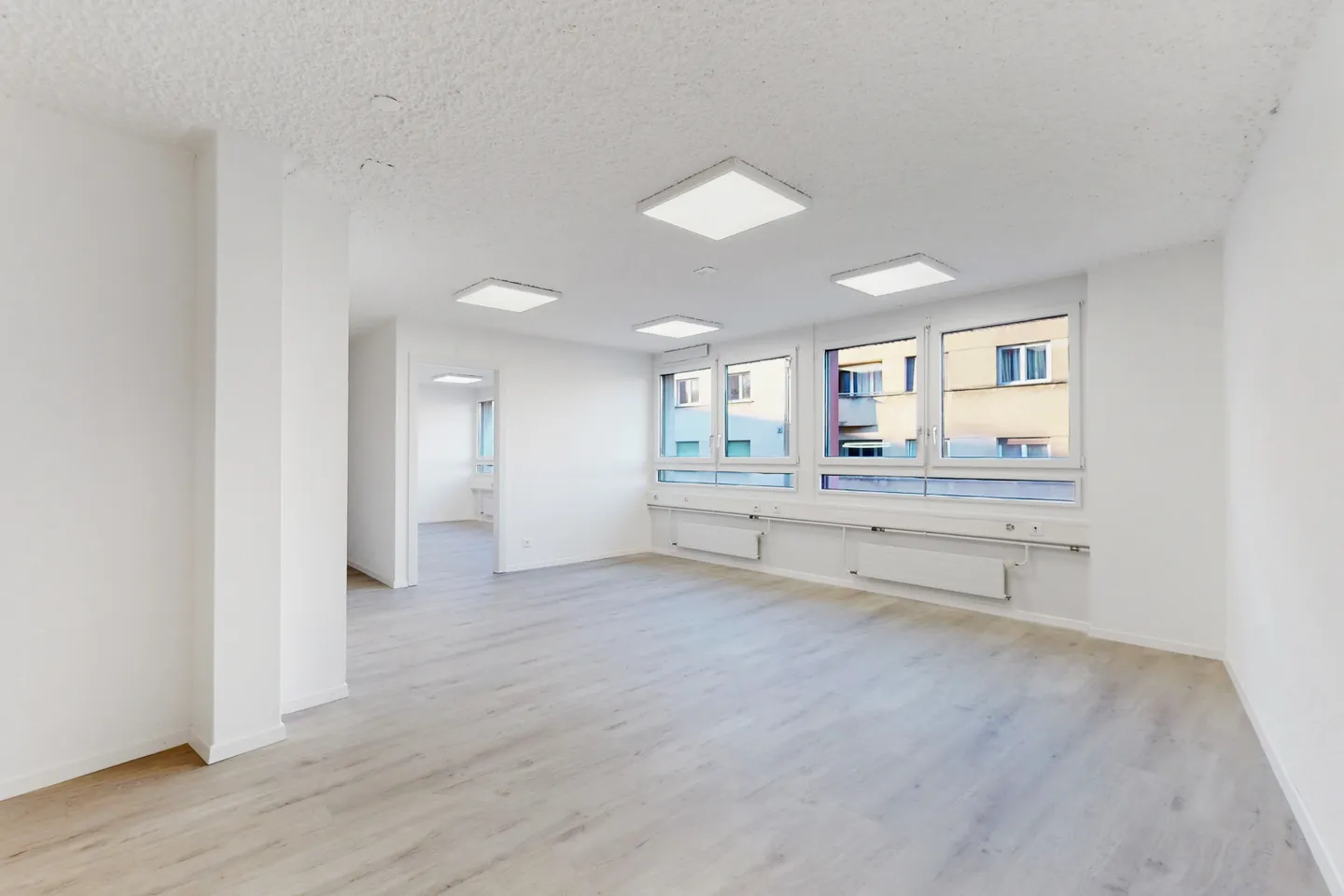 Bureaux fonctionnels et lumineux à proximité immédiate de la gare - Photo 9 of 10