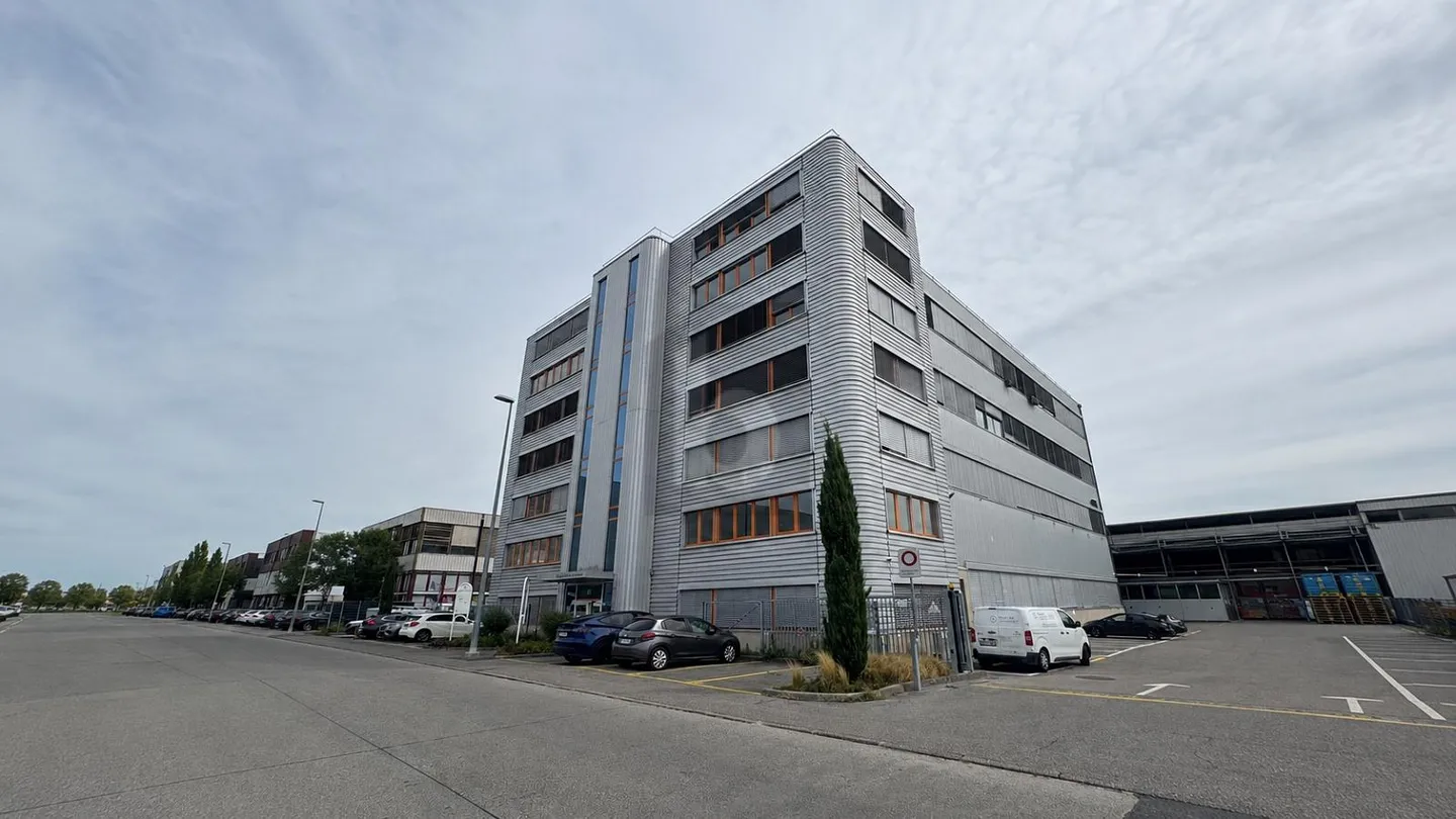 LOCAL POLYVALENT DE 110 M² - Photo 1 of 4