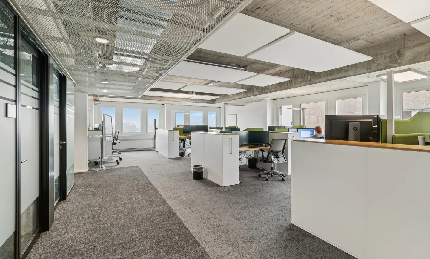 Move in instead of expanding – 760 m² office space in Schlieren - Photo 1 of 13